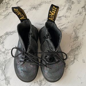 DR MARTENS KIDS SIZE 8  IN EXCELLENT CONDITION